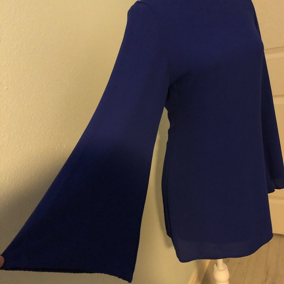 Blue chiffon bell sleeve dress - Picture 2 of 3